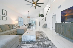 Spacious+Cozy Home, near the beach, heated pool.